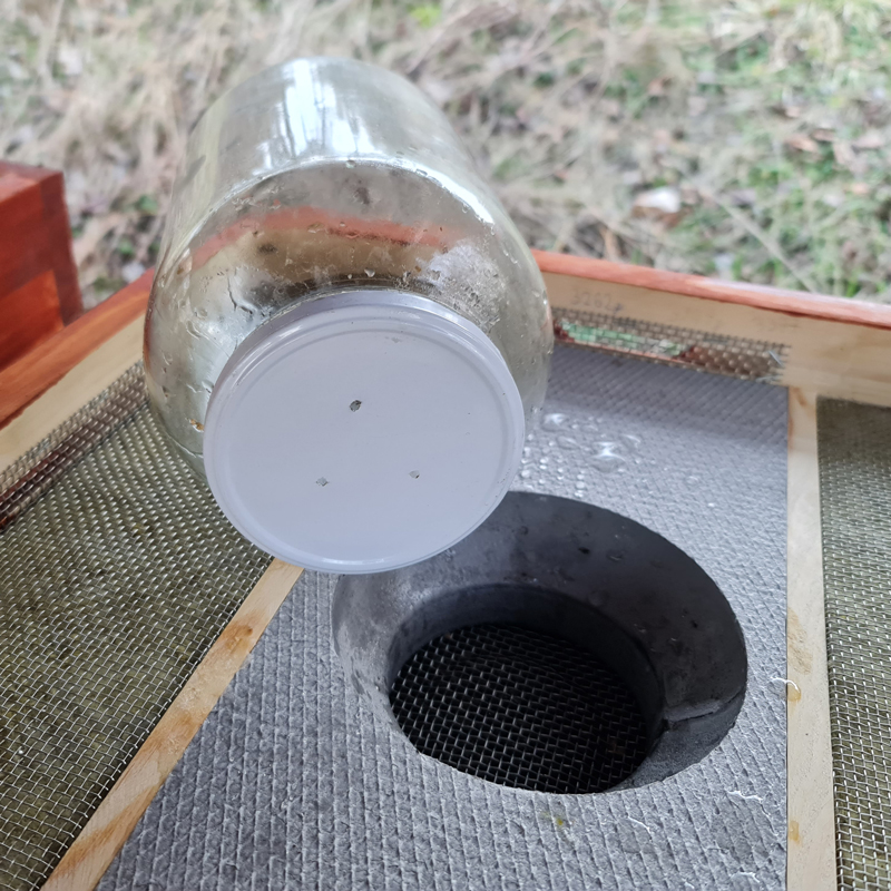 Difuzní protiplísňové krmící víko, 1 otvor, Langstroth