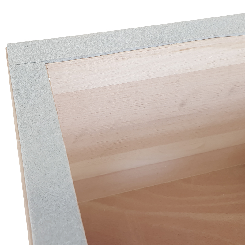 Čmelín samostatný, základná búdka pre čmeliaky, Borovica hladká (vejmutovka)