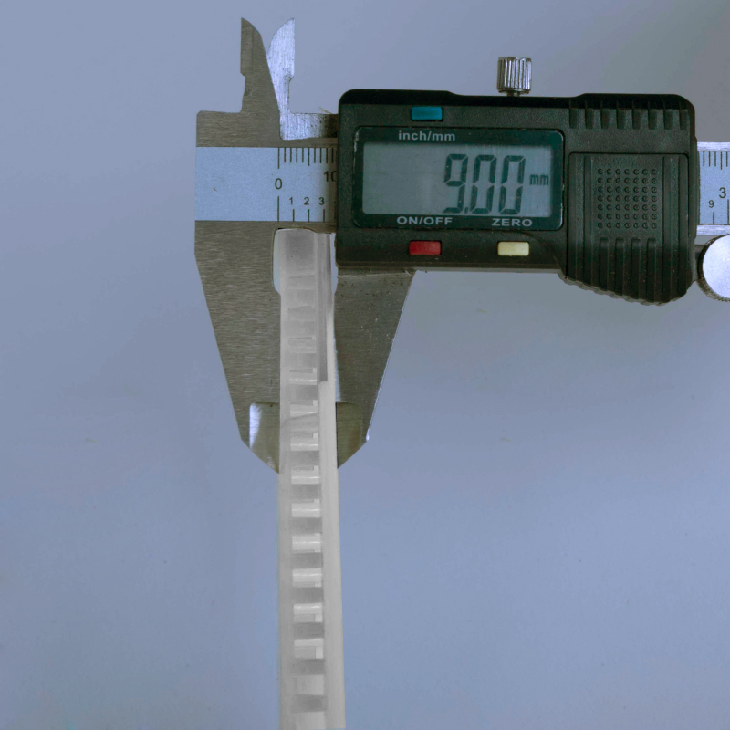 Včelí výklz, kosoštvorec 375 x 123 mm, plastový