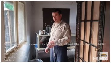 Medobraní druhý den, polovina květu řepky a jabloní, celkem 330kg ze 7 včelstev 24.5.2023