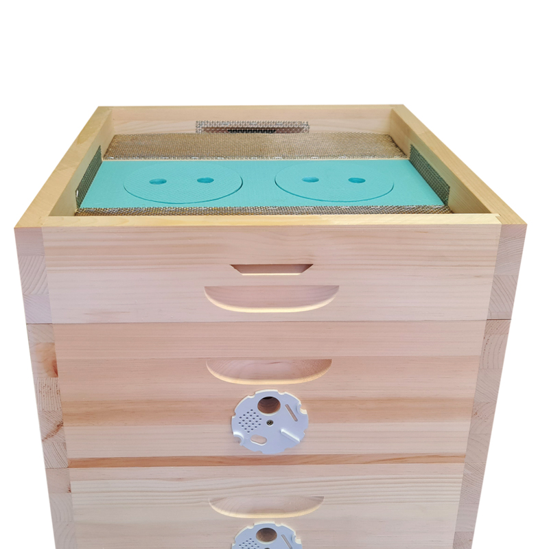 Difúzne protiplesňové kŕmiace veko, 2 otvory, 39x24