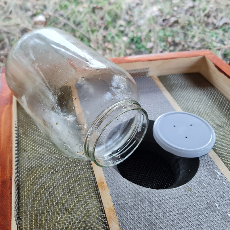 Difuzní protiplísňové krmící víko, 1 otvor, Langstroth