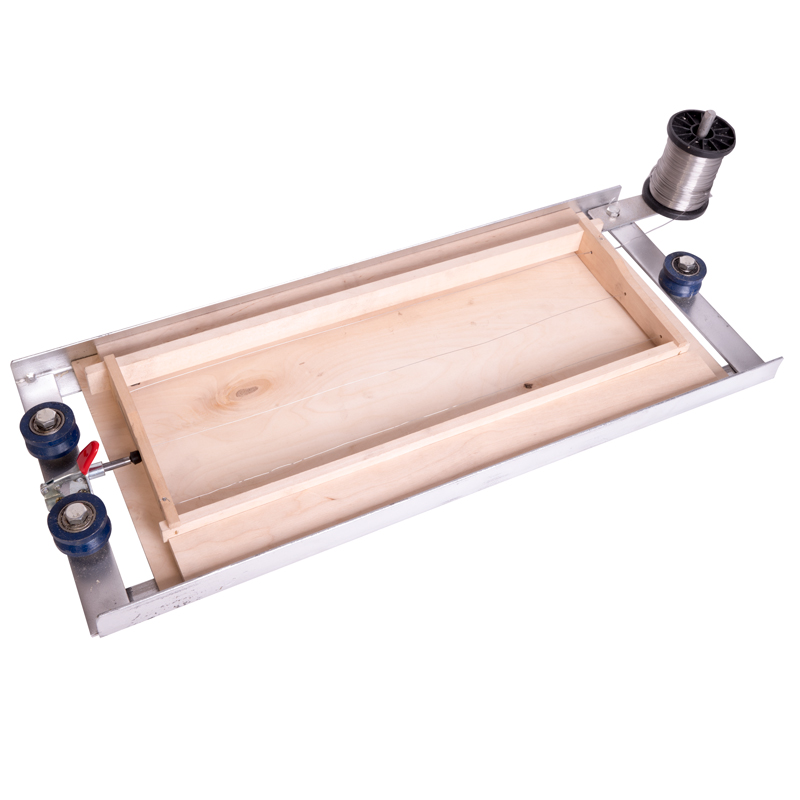 Prípravok na drôtovanie a napínanie drôtika v rámčeku