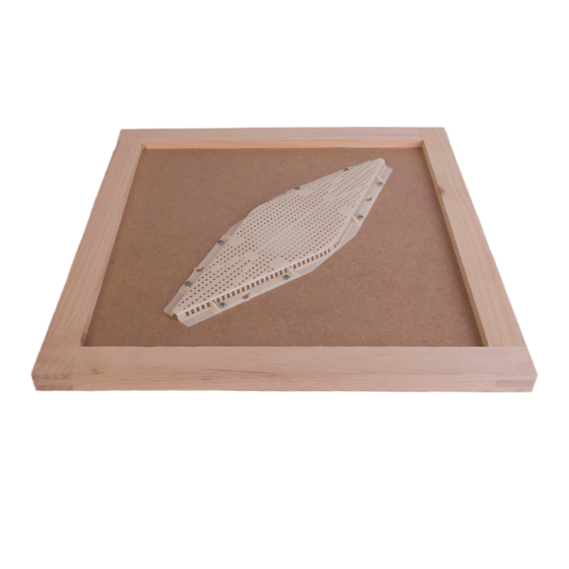 Včelí výklz, kosoštvorec 375 x 123 mm, plastový