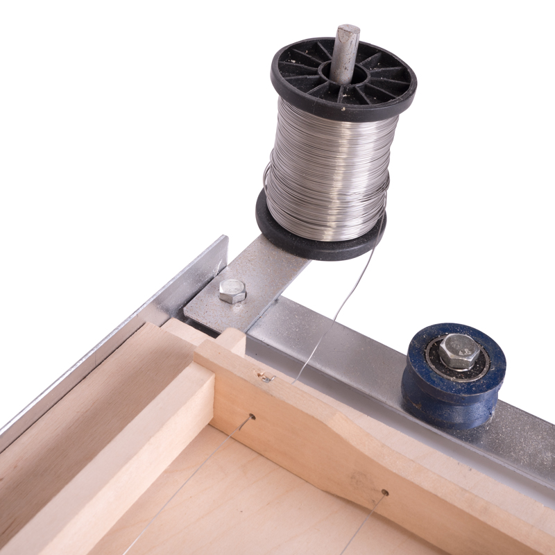 Prípravok na drôtovanie a napínanie drôtika v rámčeku