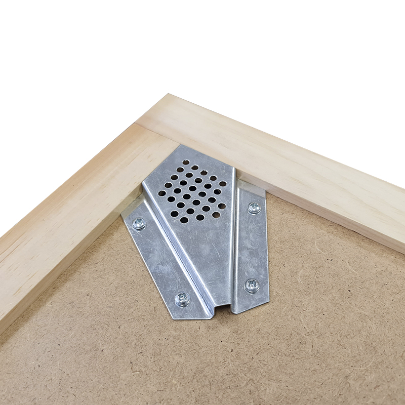 Včelí výkluz rohový, kovový