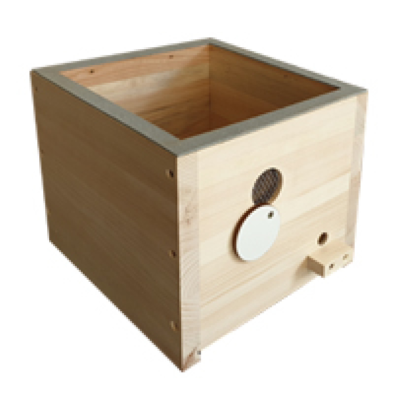 Čmelín samostatný, základná búdka pre čmeliaky, Borovica hladká (vejmutovka)