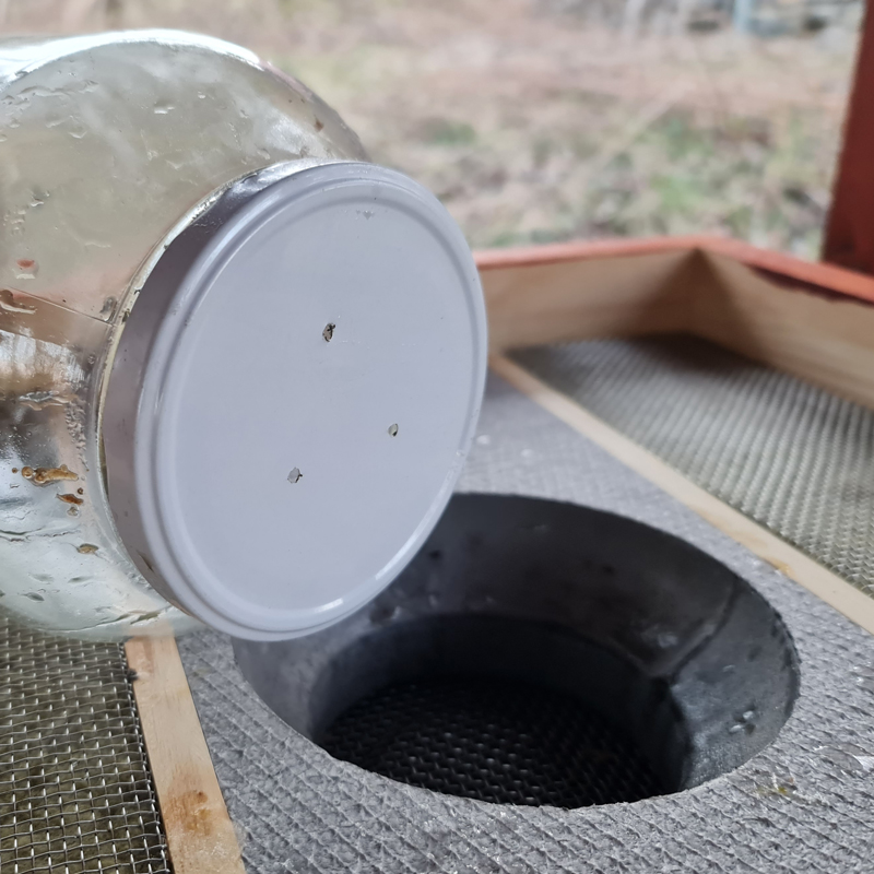 Difúzne protiplesňové kŕmiace veko, 2 otvory, Optimal