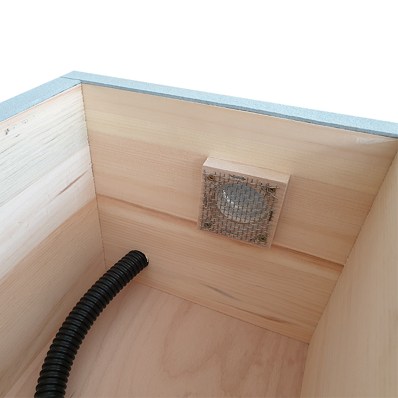 Čmelín samostatný, základná búdka pre čmeliaky, Borovica hladká (vejmutovka)