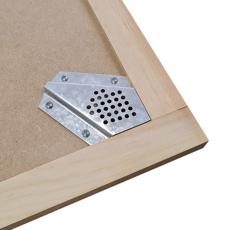 Včelí výkluz rohový, kovový