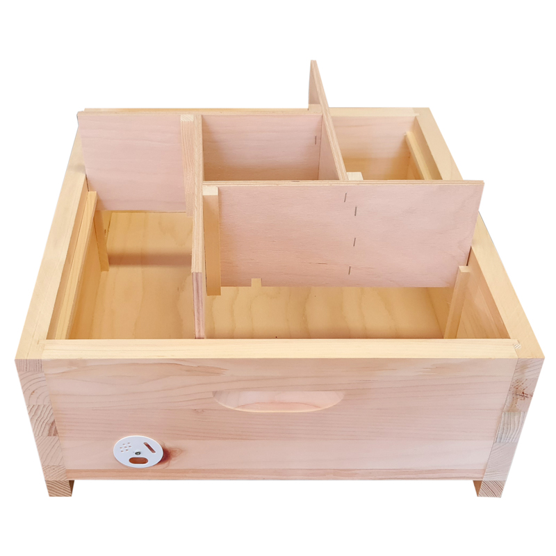 Drevený oplodniačik pre 4 matky - INOVOVANÝ, 485 x 485 mm, Borovica hladká (vejmutovka)